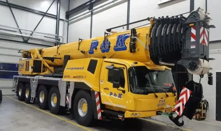 250-tons weg-/terreinkraan van P&K