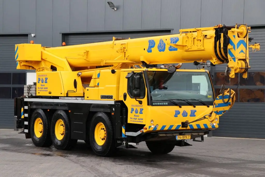 50 tons weg-/terreinkraan voor .a. kraanverhuur Deventer