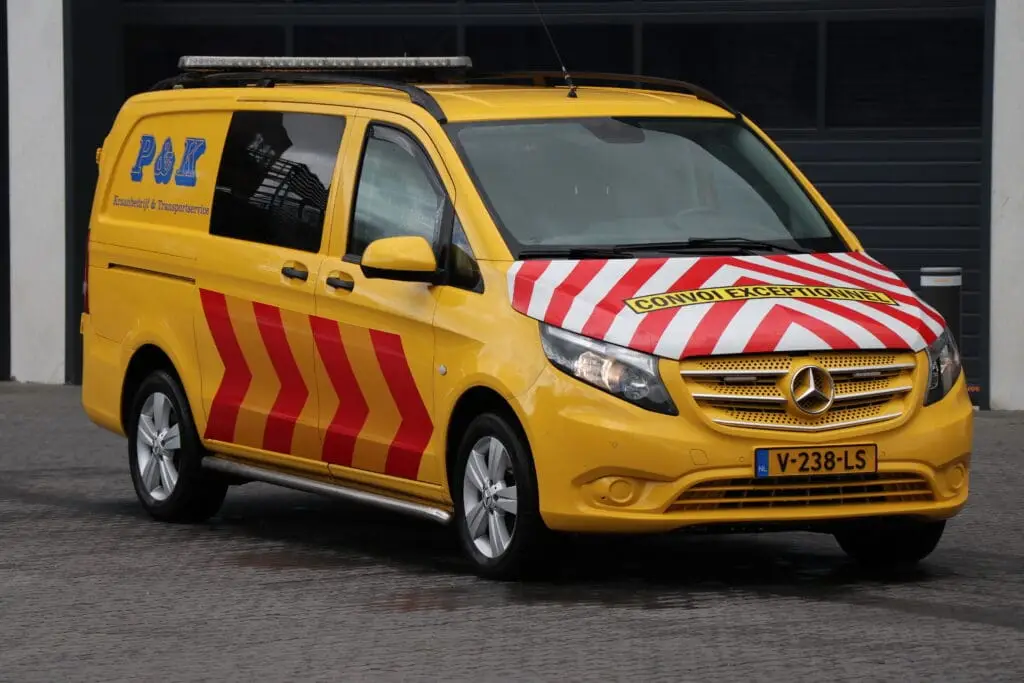 Begeleidingsbus voor zwaar transport van P&K