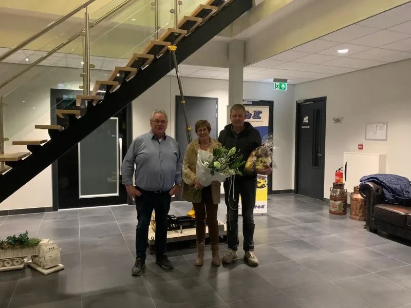 Jubilaris van P&K wordt in het zonnetje gezet in de kantine