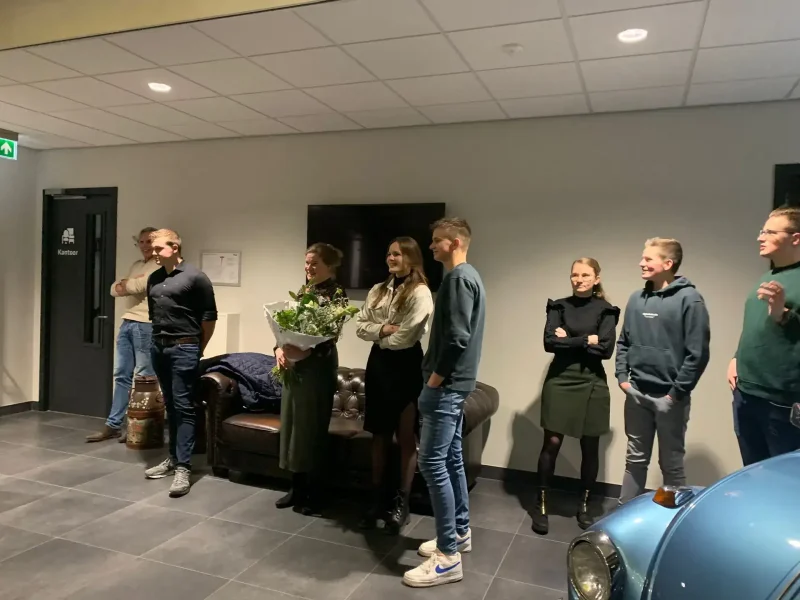 Collega's van P&K bij de huldiging van jubilarissen in de kantine